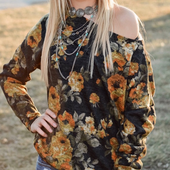 Off-Shoulder Sweater - Picture 2 of 3